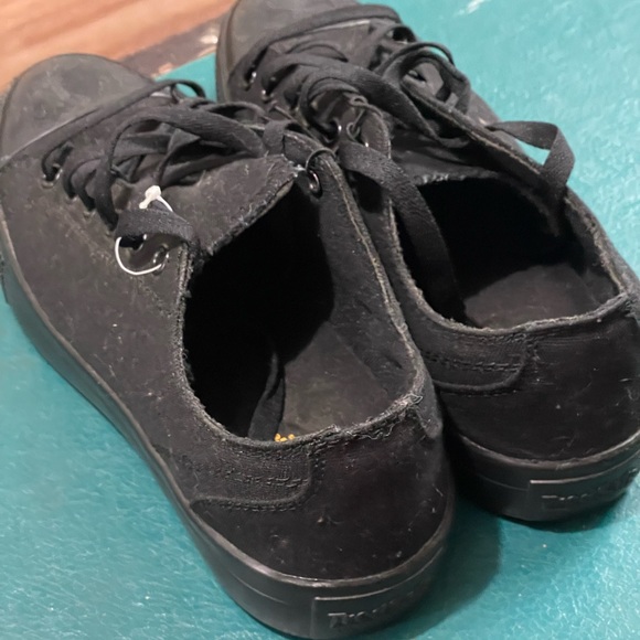 NonSlip Shoes - Picture 2 of 4